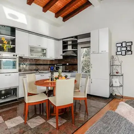 Apartmán Kiara-sunny And Vacant Near The Center *
